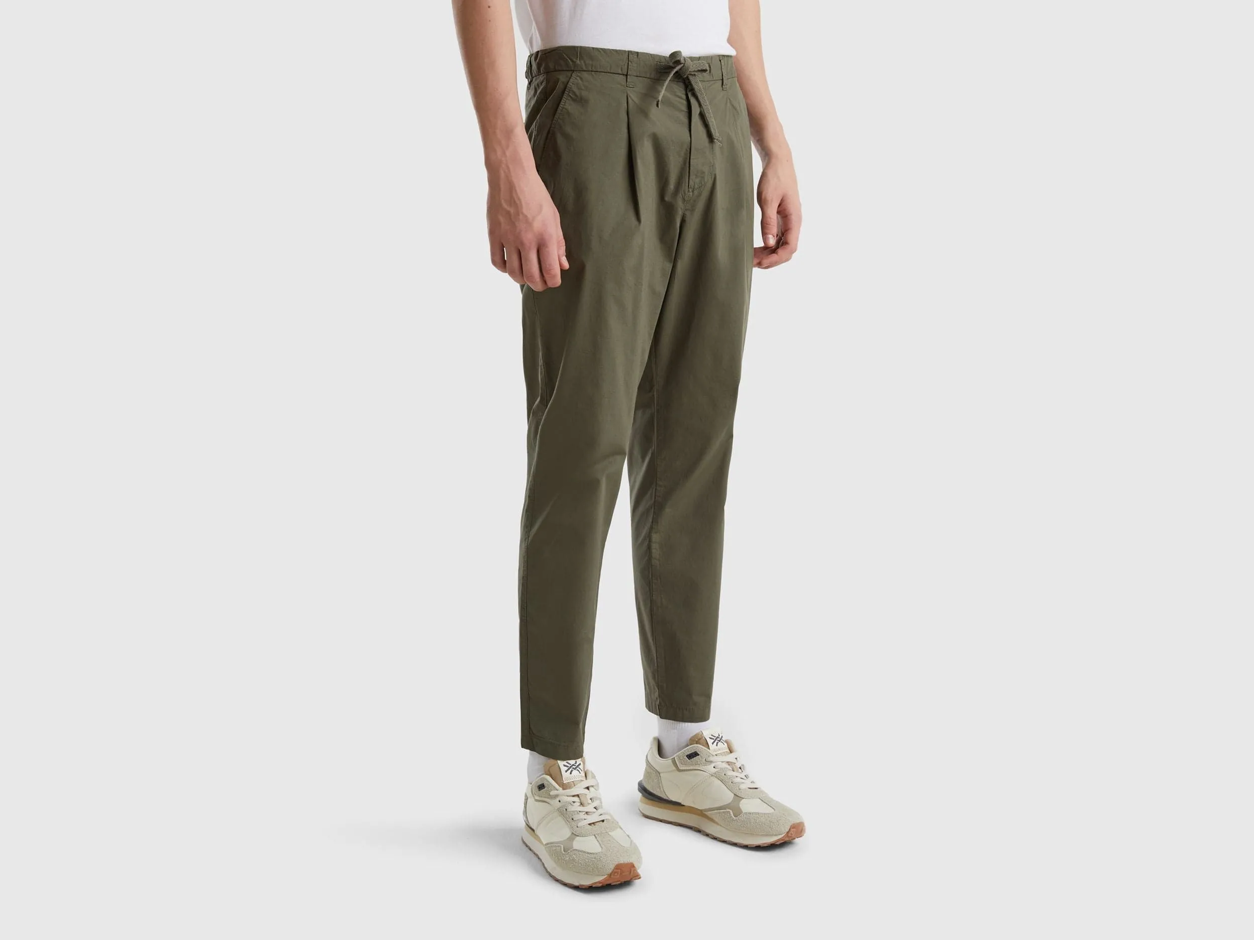 Chinos in canvas with drawstring