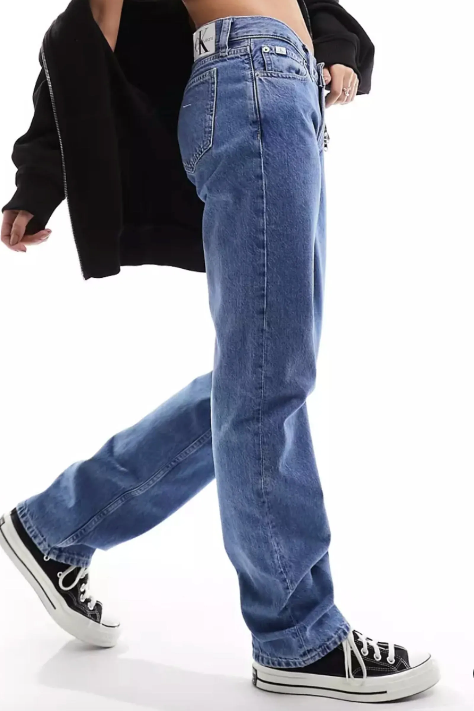 Low Rise Straight Leg Jeans in Mid Wash