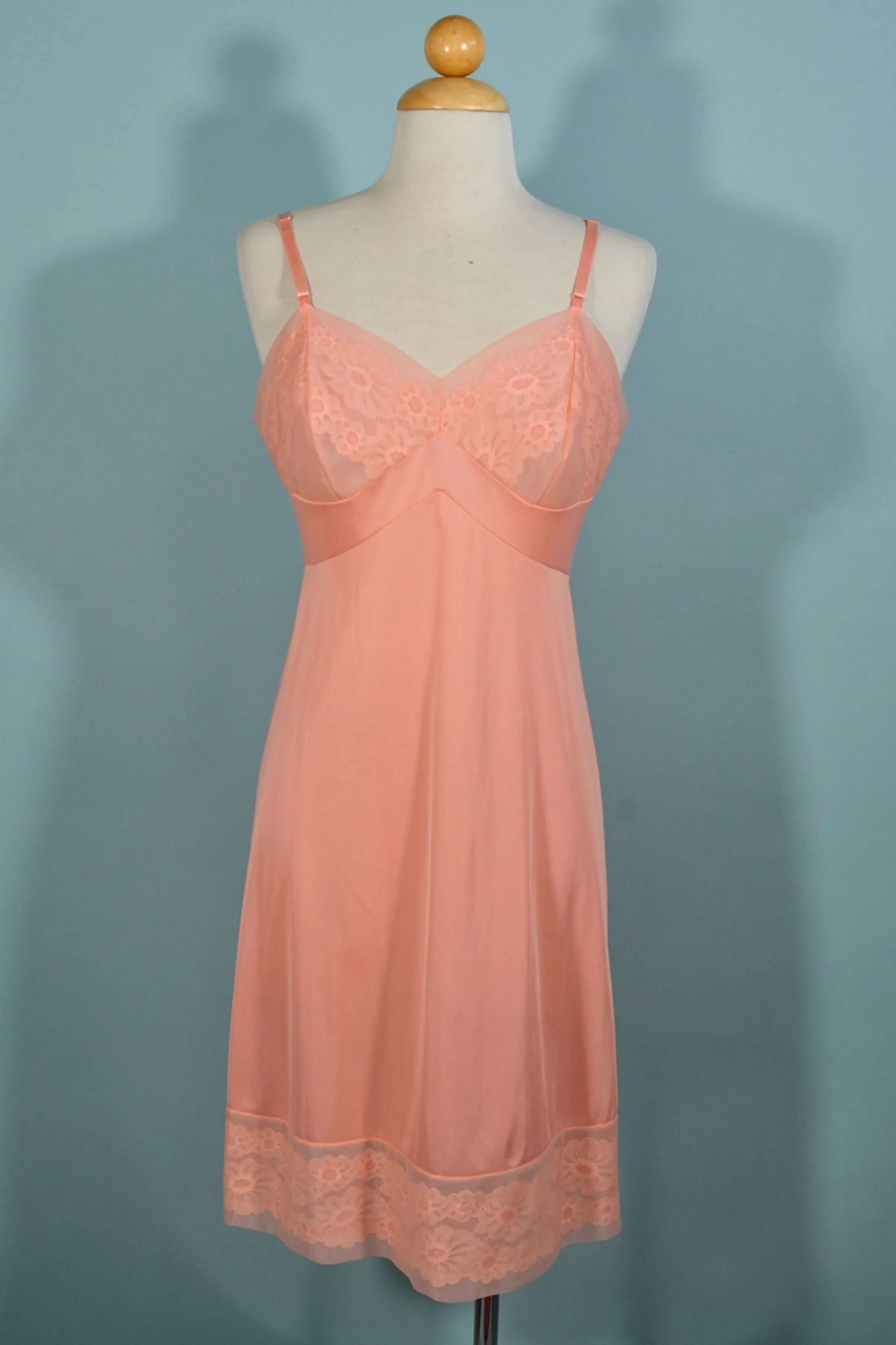 SOLD Vintage 50s/60s Vanity Fair Peach Lace Slip 34