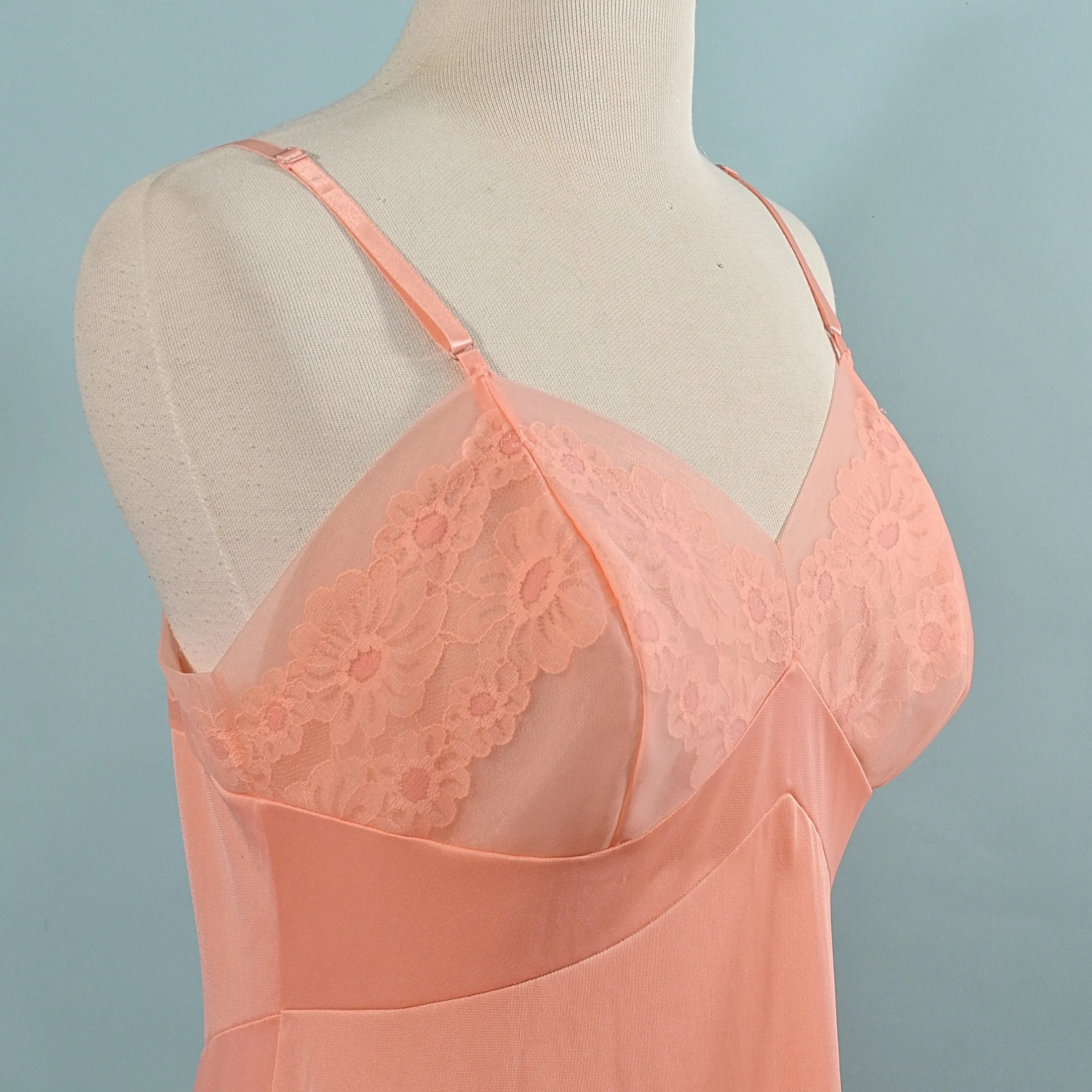 SOLD Vintage 50s/60s Vanity Fair Peach Lace Slip 34