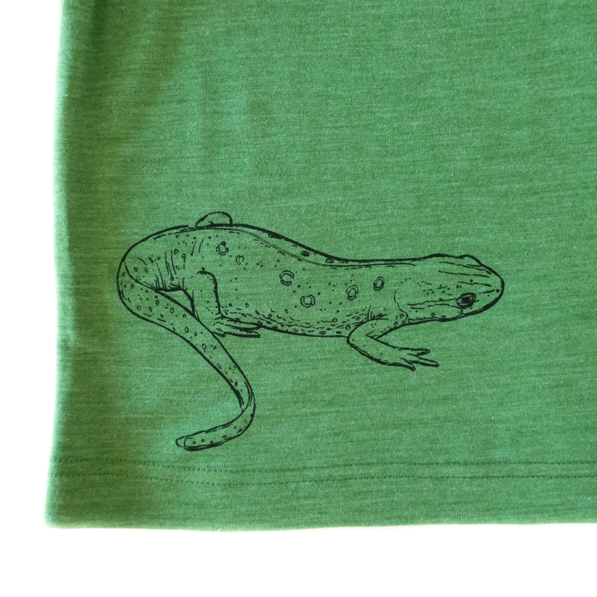 T-Shirt waldgrün mit Salamander, Merinowolle & Seide (bio/GOTS)