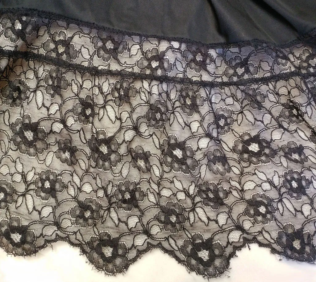 VINTAGE M'LLE SMART SOPHISTICATED BLACK LACE SLIP WITH A HUGE DEEPLY SCALLOPED HEM