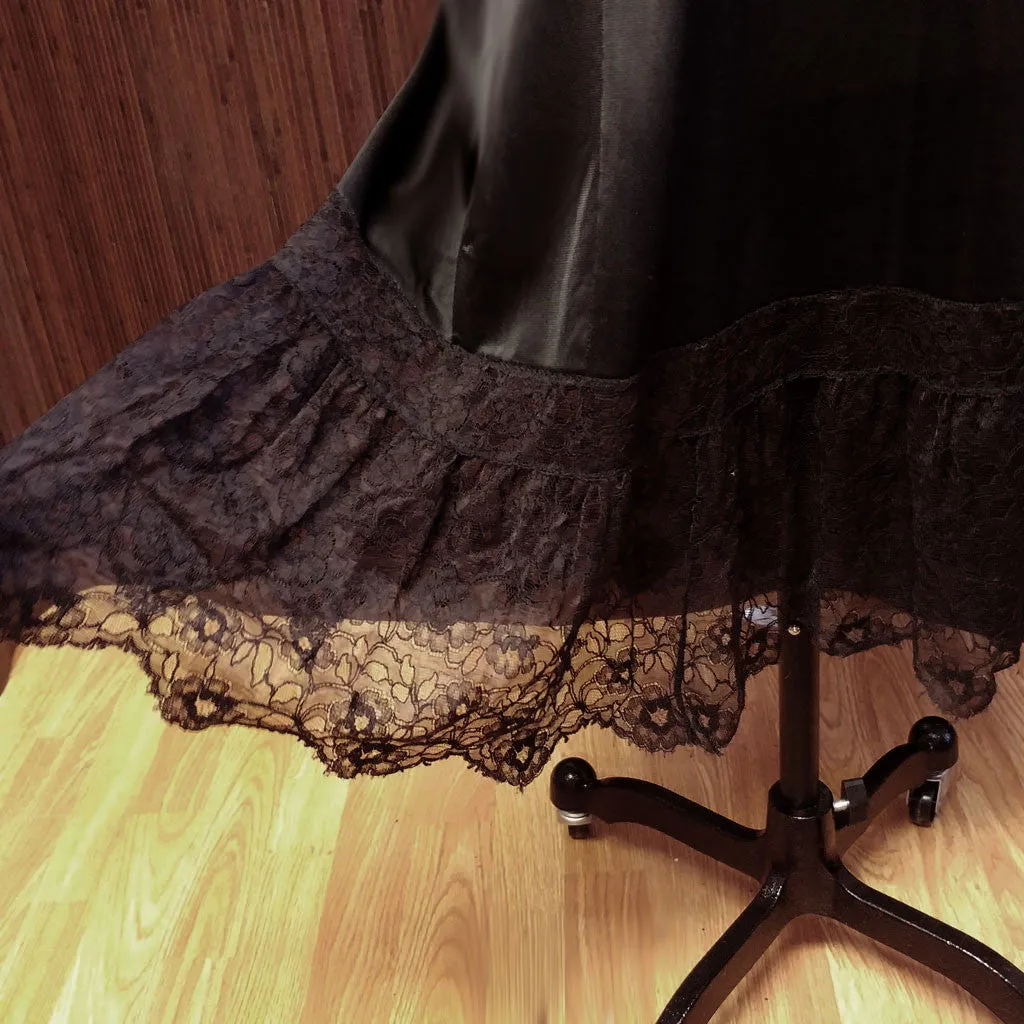 VINTAGE M'LLE SMART SOPHISTICATED BLACK LACE SLIP WITH A HUGE DEEPLY SCALLOPED HEM